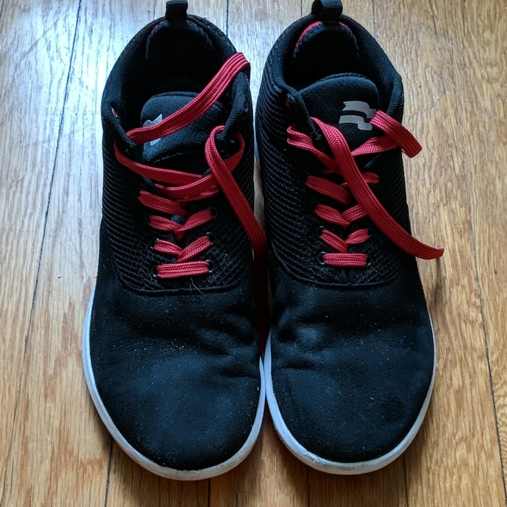 Strike Movement Mid Tops Black Red